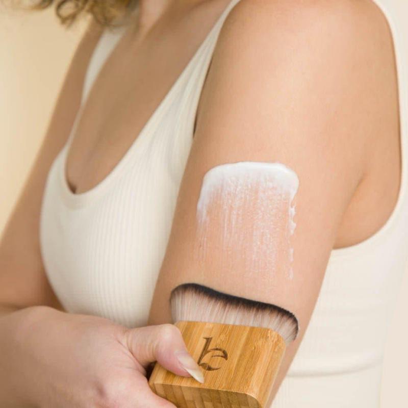 Self Tanner Blending Body Brush - Bamboo Accessories Tool Silky-Soft Bristles for A Streak-Free Tan Lightweight Makeup