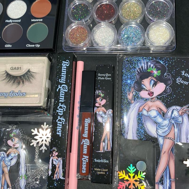 SnarlsBox Glitz & Glam makeup collection