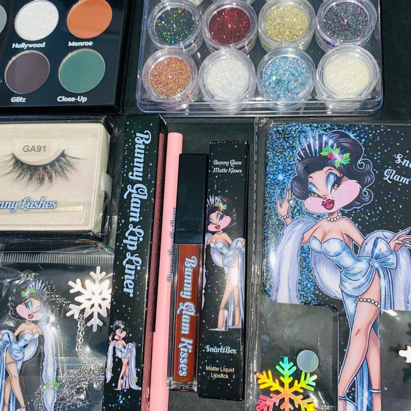 SnarlsBox Glitz & Glam makeup collection