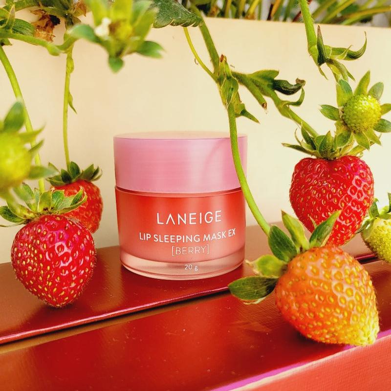 Laneige  Sleeping Mask Ex Berry 20g  0.7oz Skincare  Mask Nourishing Scent Moisturizer Moisture Moisturizer Moisture Moisturizing Blueberry Coconut Delicate Exfoliate  Balm Pomegranate Shea Shea Butter Smooth repair lip